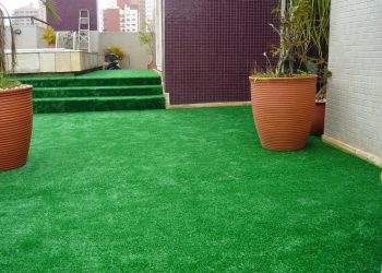 Como cuidar adequadamente da sua grama sintética