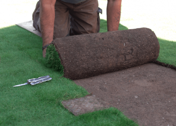 Como funciona a instalação da grama sintética?