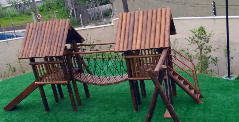 Grama sintética instalada em um playground de condomínio