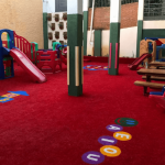 Grama sintética para playgrounds: vale o investimento?
