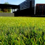 Do que a grama sintética é feita?