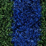Em quais ambientes a grama sintética colorida funciona?