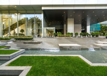 investir em grama sintética em áreas comerciais e empresariais