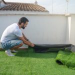 Como instalar grama sintética em seu quintal