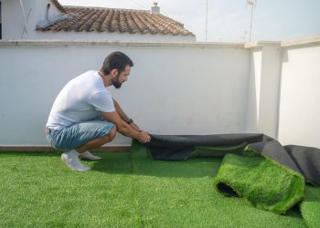 instalar grama sintética em seu quintal