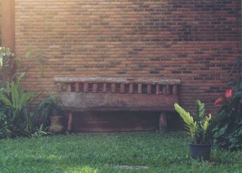 jardim com grama sintética