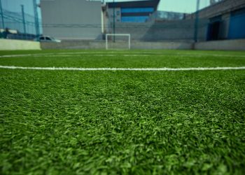 vantagens de usar grama sintética esportiva