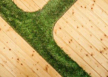 manutenção da grama sintética do jardim