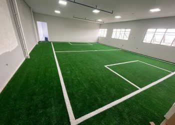 grama sintética em quadras de futebol