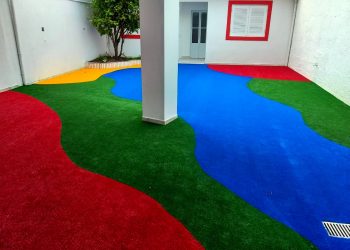 manutenção da grama sintética colorida