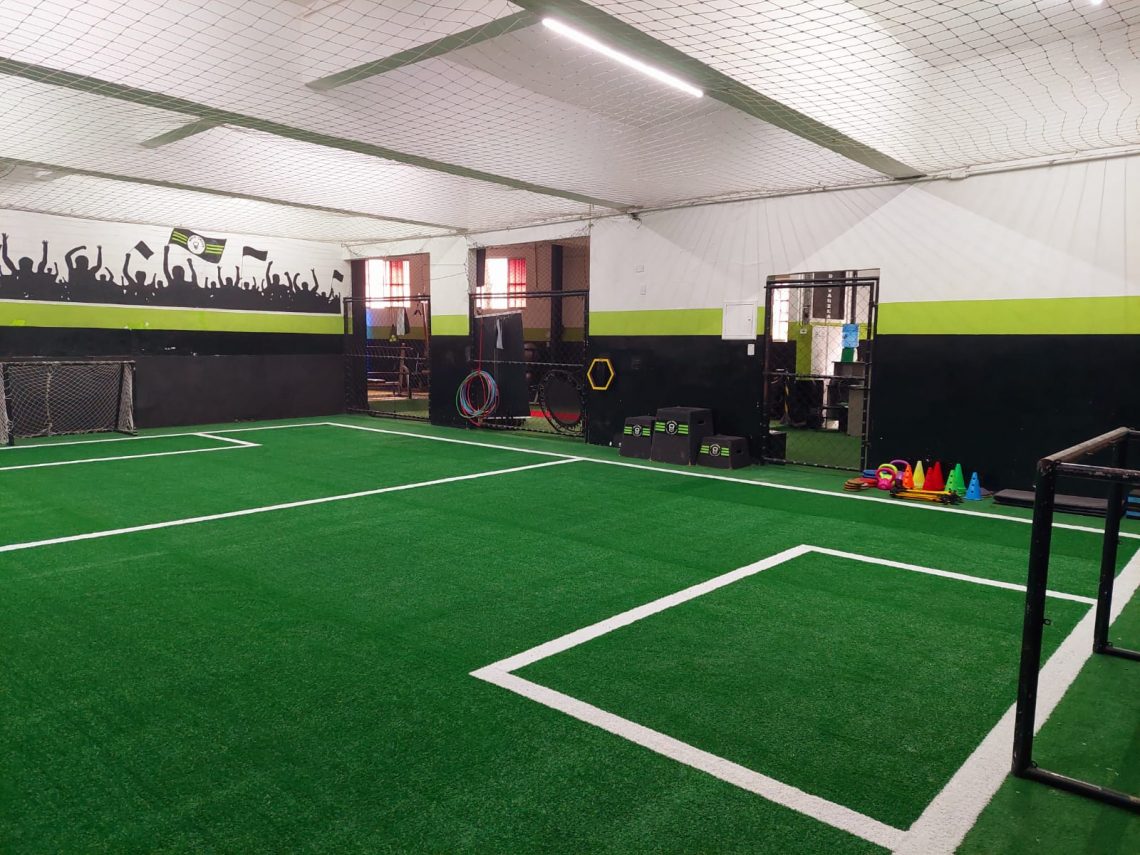 10 Dicas para Manter sua Grama de Quadra Saudável e Vibrante 1 manter sua grama de quadra