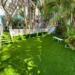 Inspirações: 10 Belos Jardins com Grama Sintética para Você se Inspirar