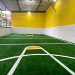 Grama Artificial para Quadras: Durabilidade, Conforto e Performance